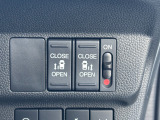 運転席の手元で両側スライドドアの開閉操作が可能です。