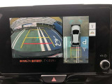 車の全周囲の画像が表示されます。運転席から見づらい個所なども、上空から見たような映像で確認できます。映像のきりかえも出来、後方確認だけでなく大変便利な機能です。