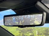 【デジタルインナーミラー】後席の大きな荷物や同乗者で後方が確認しづらい時でも安心!カメラが撮影した車両後方の映像をルームミラー内に表示。クリアな視界で状況の確認が可能です!