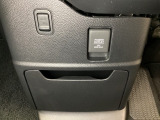 後方にもドライブレコーダーのカメラが付いています。前後両方でお車の周りを監視・記録いたします。