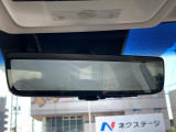 【デジタルインナーミラー】後席の大きな荷物や同乗者で後方が確認しづらい時でも安心!カメラが撮影した車両後方の映像をルームミラー内に表示。クリアな視界で状況の確認が可能です!