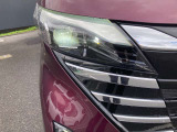 LEDヘッドランプは、白く明るいのが特徴です。フォグランプ付きです。