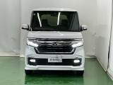 LEDヘッドライトを装備しています。LEDヘッドライトはとても明るく、雨の日や夜間走行も安全・安心です。オートライトコントロール付きで周囲の明るさに応じて自動で点灯・消灯します
