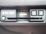 ■【ETC車載器】が装備されています。セットアップをしてお渡しとなり、ETCカードを差し込むだけで高速道路の利用が可能です。