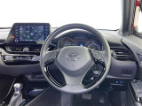 運転席まわりです。 各操作スイッチは使いやすい位置に配置されてます。