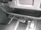 収納スペースはは運転席側にもあり、手の届くところに収納がたくさんあるのも魅力です。