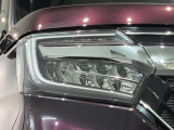 LEDヘッドライトは、点灯の瞬間から最大光量を発揮し、突然暗くなるトンネルなどでの安定感を高めます。