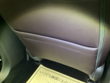 【シートバックポケット】すぐ手に取りたいアイテムをスマートにしまっておけます。限られた空間を有効に活用でき、長距離のドライブでも車内を清潔感のある落ち着いた状態に保ってくれる実用的な機能です。