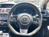 【純正革巻きステアリング】上質な革を使用することで、手にしっかり馴染みとても運転しやすいハンドルです♪