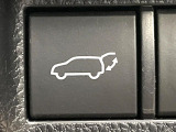 【パワーバックドア】スマートキーや運転席のボタンを押すだけでリアゲートが自動で開閉します!荷物を持っている時や、高い位置にあるバックドアを閉める際に便利な機能です♪