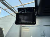 ドライブレコーダーは、車の運転中に前方の映像を記録する装置です。万が一の事故の際に、状況を記録して証拠として利用することができます。