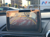 【バックカメラ】駐車時に後方がリアルタイム映像で確認できます。大型商業施設や立体駐車場での駐車時や、夜間のバック時に大活躍!運転スキルに関わらず、今や必須となった装備のひとつです!