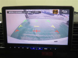 車両後方の映像を映すバックモニター。進路を確認しながら安全に車庫入れできます。