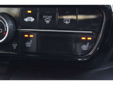 運転席・助手席に2段階の温度調整があるシートヒーターを装備。寒い朝、車に乗り込んですぐにシートヒーターをオン!温かさが広がり、冷たい朝も快適に始まります♪