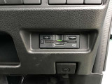 ETCが装着されています。再セットアップ後高速道路の料金所をノンストップで通過できて大変便利です。