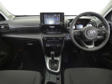 運転席・助手席を入れたインストルメントパネル全体画像です。