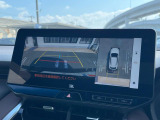 【パノラミックビューモニター】専用のカメラにより、上から見下ろしたような視点で360度クルマの周囲を確認することができます☆死角部分も確認しやすく、狭い場所での切り返しや駐車もスムーズに行えます。