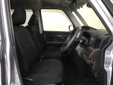 高いホールド性で運転姿勢が安定します。長距離ドライブでも疲れにくいのが魅力です。快適なドライビングライフをお送りください♪
