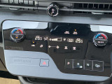 オートエアコンは、温度や風量を自動で調整してくれるため、運転に集中でき、疲労軽減にもつながります。また、車内の温度を一定に保つことで、結露やカビの発生を防ぐ効果もあります。