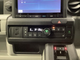オートエアコンはこまめに温度調節するので、燃料の消費量をより少なくできます。シートヒーター付きなので寒い日も快適です。
