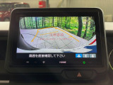 【バックカメラ】駐車時に後方がリアルタイム映像で確認できます。大型商業施設や立体駐車場での駐車時や、夜間のバック時に大活躍!運転スキルに関わらず、今や必須となった装備のひとつです!