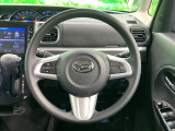 インテリアに合わせたデザインのステアリングは、運転される方のことも考え、運転しやすい形状、大きさです。是非一度、実際に触ってお確かめください。