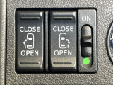 【両側パワースライドドア】スマートキーや運転席のスイッチで後席両側スライドドアの開閉が可能♪電動だから力を入れてドアを開ける必要が無く、小さなお子様でも簡単に開け閉めでき快適です♪