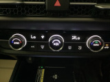 ダブルエアコンは、運転席と助手席でそれぞれ異なる温度を設定できます。