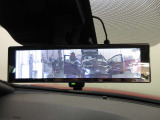 スマートルームミラー付きで後部座席に乗車してても後方がしっかり見れます