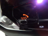 SOSコール/エアバックが展開するような深刻な事故において、自動でSOSコールを発信します。車内で急病人が出るような緊急時は、手動で発信可能です。