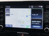 ディスプレイオーディオ装着車。ディスプレイとスマホを連携で、様々なアプリを使用できます。マップのアプリを繋げて、ナビゲーションとして使用できます。
