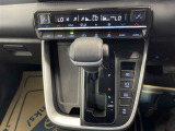 オートエアコン♪お好みの温度に設定するだけで車内を快適空間にしてくれますよ♪