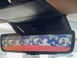 【デジタルインナーミラー】後席の大きな荷物や同乗者で後方が確認しづらい時でも安心!カメラが撮影した車両後方の映像をルームミラー内に表示。クリアな視界で状況の確認が可能です!
