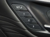 運転席のパワーシートは3名様分までメモリー機能付きです。