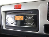 スタイリッシュなデザインのインパネ。各操作スイッチは使いやすい位置に配置されてます。