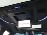 【電動後席モニター】JBLサウンド専用!電動開閉後席フリップダウンモニターです。5.1chサウンド対応、17スピーカーの専用音響システムとなり、人気の装備になります。