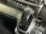 発進時から滑らかに加速する無段階変速のCVTはストップ&ゴーの多い街の中も快適です