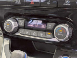 オートエアコンで温度を設定するだけで快適な車内環境を維持することができます!