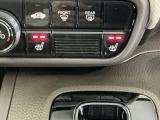 運転席/助手席シートヒーターで寒い日もすぐに温かくなり快適に過ごせます。2段階の温度調整が可能です