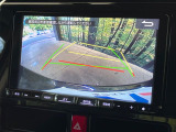 【バックカメラ】駐車時に後方がリアルタイム映像で確認できます。大型商業施設や立体駐車場での駐車時や、夜間のバック時に大活躍!運転スキルに関わらず、今や必須となった装備のひとつです!
