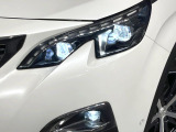 ●LEDヘッドライト:夜間走行時も良好な視界を確保し安心して運転できる高輝度LEDヘッドライトを装備!点灯速度が早く、消費電力も抑えられています。