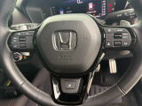 【ステアリングスイッチ】が付いており運転中に前方から目線をそらすことなくオーディオ等の操作が可能なので安心・快適にカーライフをお楽しみいただけます。