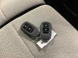 家族やパートナーと個別に持てるため、貸し借りの手間がなくスムーズに乗車できます。また、メインキーを自宅に置いたまま、もう一方をサブとして常に鞄に入れておけるため、持ち出し忘れを防げる点も便利です。