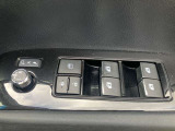 全席パワーウインドです。ドアミラーの格納調整も行えます!