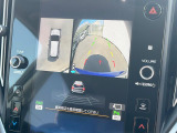 【マルチテレインモニター】車のフロントやサイドのカメラ画像を同時にモニター表示することで、悪路や狭い道を走行時でも周囲の状況確認ができ安心!本格SUVにうれしい装備です♪