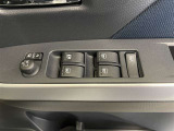 パワーウィンドウスイッチで運転席から全席の窓の開閉ができます♪