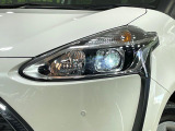 【LEDヘッドライト】悪天候や夜間走行時も良好な視界を確保し安心して運転できる高輝度LEDヘッドライトを装備!点灯速度が早く、消費電力も抑えられています。