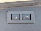 【パワーバックドア】スマートキーや運転席のボタンを押すだけでリアゲートが自動で開閉します!荷物を持っている時や、高い位置にあるバックドアを閉める際に便利な機能です♪