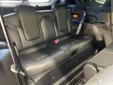 床下収納式のサードシートです。座席部分をコンパクトに収納でき、広大な荷室スペースとしてお使いいただけます!乗車人数や荷物の量など利用シーンに合わせて3列目を有効活用でき、とっても便利♪