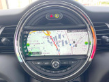●MINI純正ナビ:一体感のあるナビは、高級感ある車内を演出してくれます。Bluetooth再生などオーディオ機能も充実しておりますので、運転もより楽しめます♪